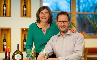 Karina und Frank Wintzheimer vom Weingut & Gästehaus Claußen-Wintzheimer Iphofen